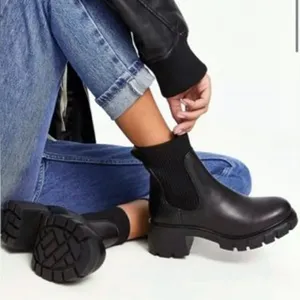 Steve Madden Hayle Chelsea Boots Womens 9 Black Vegan Chunky Lug Sole Platform thumbnail 2