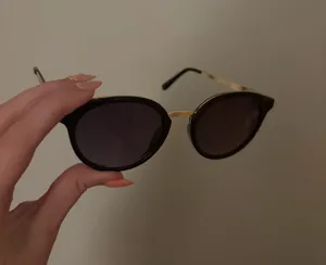 Guess Black Sunglasses thumbnail 2