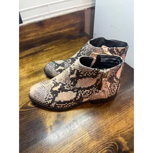 Time And Tru Snakeskin Print Ankle Boots Size 7.5‎ thumbnail 2