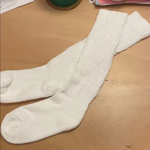 #4 NEW HOOTERS GIRLS UNIFORM WHITE XL LENGTH SCRUNCHIE SOCKS O/S with Flaw thumbnail 2