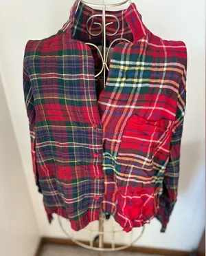 American Eagle Outfitters Red Tartan Plaid Button Down Crop Top Size S thumbnail 1