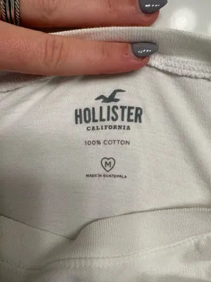 Hollister Graphic Tee thumbnail 3