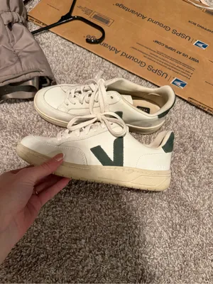 Veja V-10 Leather Sneakers thumbnail 4