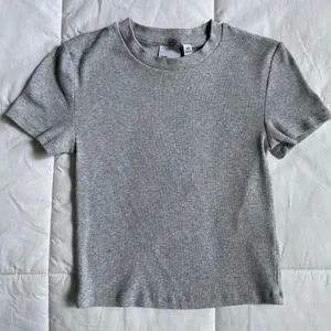 Aritzia TNA HomeStretch™ Rib Crew Waist T-Shirt Cropped Heather Chrome Grey size XS thumbnail 2