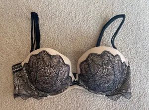 Victoria's Secret Lace Wear Everywhere Bra thumbnail 1