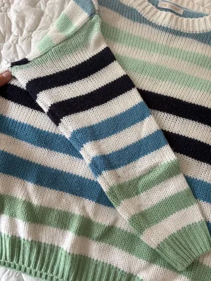 Amazon Sweater thumbnail 3