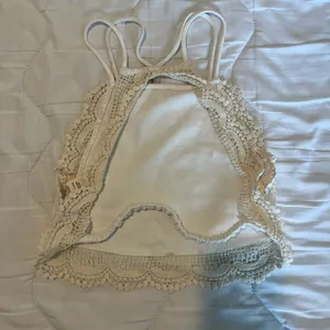 Gimmick’s white and lace cropped top thumbnail 2