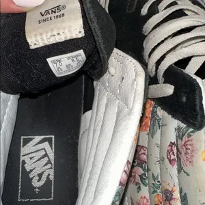 Unisex Vans Black and White High-Top Shoes thumbnail 4