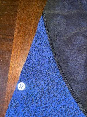 Lululemon Women’s Size 4 Blue Black Cropped Capri Leggings Colorblock Athletic thumbnail 2