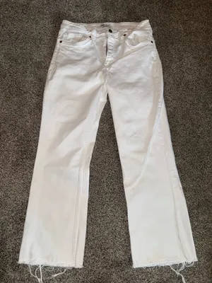Zara High-Rise White Raw Hem Wide Leg Jeans thumbnail 1