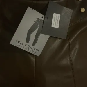 Marc New York Woman Brown Full Control Waistband Faux Leather Pants, Size M NWT thumbnail 5