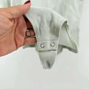 Express Ribbed Bodysuit Medium Mint Green Knit Ruffle Cap Sleeve‎ V Neck Top thumbnail 4