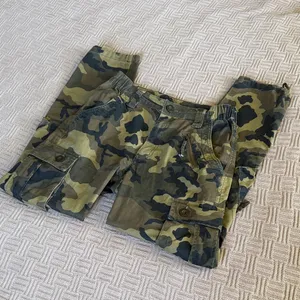 Women’s Camouflage Cargo Pants - Green Camo thumbnail 3