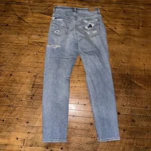 American Eagle light wash destroyed relaxed mom jeans thumbnail 3