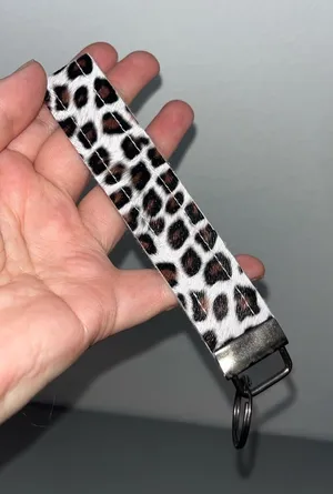Handmade Vinyl Cute Trendy White Cheetah Print Keyfob Wristlet Keychain Animal thumbnail 1