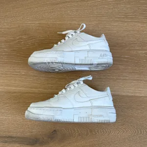 Nike Air Force 1 Sneakers Size US5 Womens White thumbnail 3
