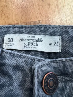 Abercrombie & Fitch Leopard Print Jeans Size 00 W24 Gray Animal Print Denim thumbnail 4