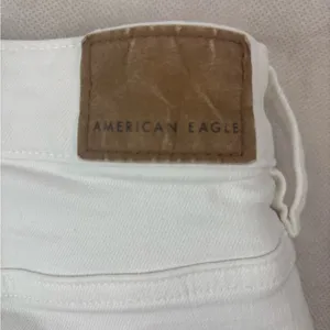 American Eagle Outfitters 6 28 Hi V-Rise Shortie Distressed Denim Shorts White thumbnail 8