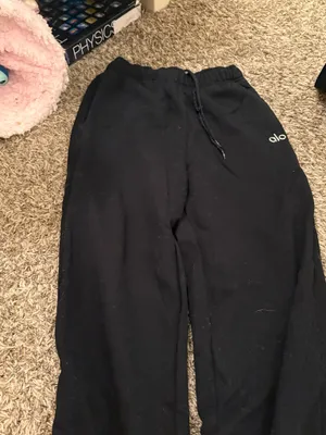 Alo Black Yoga Sweatpants thumbnail 3