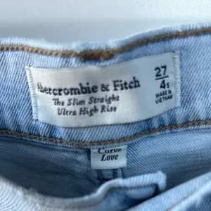 Abercrombie Curve Love Slim Straight Ultra High Rise Split Hem Size 27 Short thumbnail 5