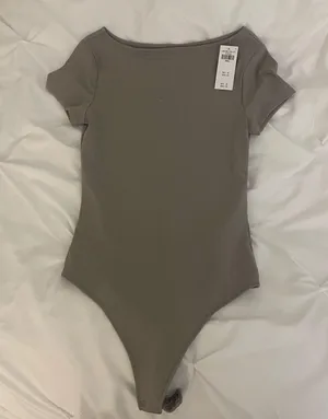 Abercrombie & Fitch Gray Taupe Short Sleeve Boatneck Bodysuit thumbnail 1
