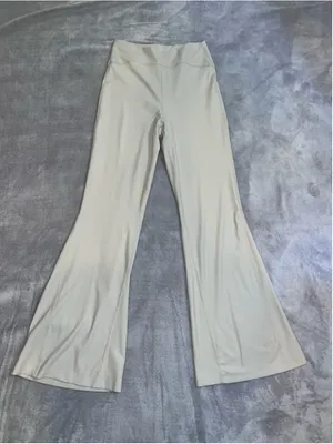 Women's Old Navy Active Super-Flare Pants Size M Beige thumbnail 1
