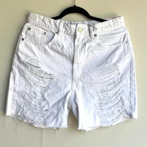 NWT 10 Zara White Distressed Denim Ripped High Rise Shorts Boho Festival Grunge thumbnail 7