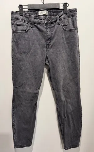 Abercrombie and Fitch high rise skinny jeans thumbnail 1