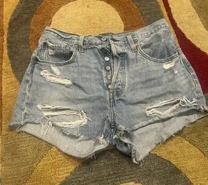 Levi’s 501 Denim Jean Shorts Light Wash Distressed Frayed Button Fly Size 31 thumbnail 1