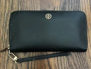 Tory Burch Black Leather Wallet thumbnail 1