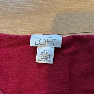 Ann Taylor Loft Red Silk Sleeveless Top Size Medium‎ thumbnail 2