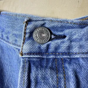 Levi’s 501 Women’s Denim Cut Off Shorts W33 Distressed Frayed Hem Blue‎ thumbnail 3