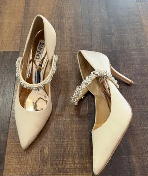 Badgley Mischka Esperanza Satin Crystal Embellished Heels Nude Size 8.5 thumbnail 1