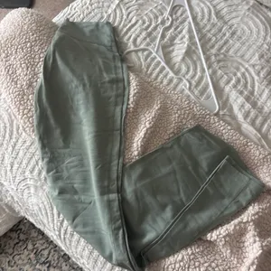 Old Navy Flare Leggings thumbnail 1