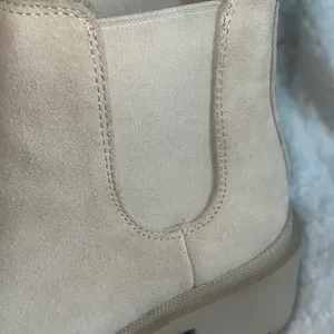 Steve Madden‎ Cream Ankle Booties with Suede Texture thumbnail 12