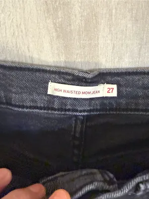 Levi's High-Rise Washed Black Mom Jeans thumbnail 5