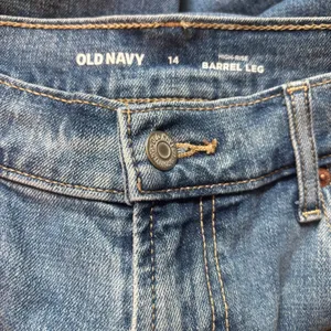 Old Navy Medium Wash High Rise Barrel Leg Jeans - size 14 thumbnail 4