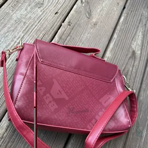 SHEIN Harry Potter Hogwarts Burgundy Crossbody Bag Faux Leather Wizard Purse thumbnail 9