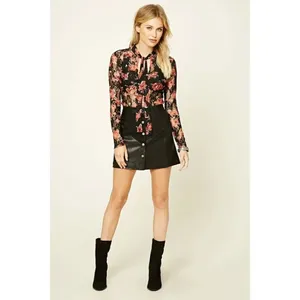 ✨HP✨F21 Contemporary Rose Print Top✨ thumbnail 5