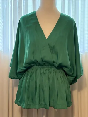 🆕 bohme V-Neck Kimono Style Satin Top Emerald Green Size S thumbnail 1