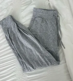 Lululemon Light Gray Sweatpants - Size 6 thumbnail 1