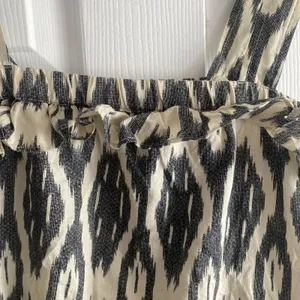 J.Crew Ikat Ruffle Camisole Womens Size 2 Black‎ White Cotton Tank Top Ikat Boho thumbnail 5