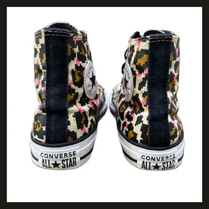 Converse Chuck Taylor All Star Pixel Leopard High Top Shoes Junior 5 Women’s 7 thumbnail 9