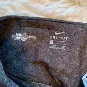 Nike Women's Size Medium Cropped Leggings‎ Dark Gray Mt. Hood Volleyball Club thumbnail 9