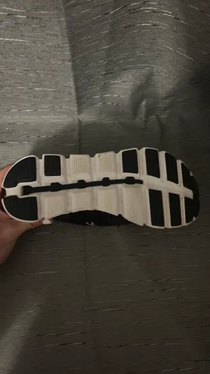 On Cloud Shoes thumbnail 2