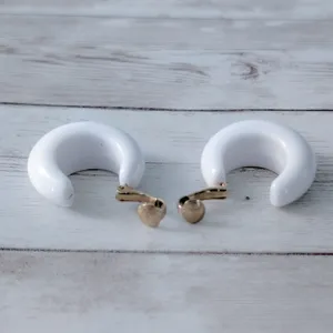 Vintage Sarah Coventry Clip On Earrings - Retro Chunky White Hoops thumbnail 7