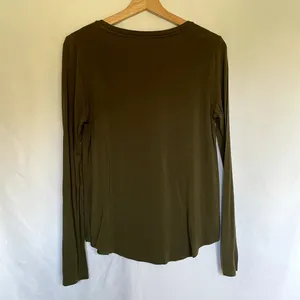 Aero seriously soft‎ perfect crew olive green long sleeved top women's size M thumbnail 6
