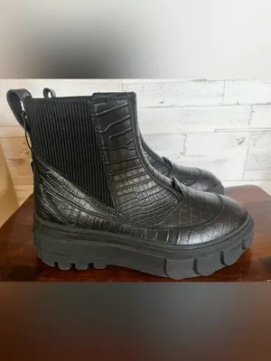 Sorel Women's Caribou X Platform Chelsea Boots in size 9. thumbnail 3