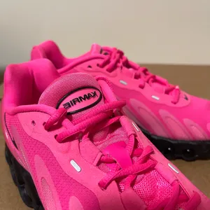 Nike Air Max DN8 Hyper Pink Black Sneakers FQ7860-600 Size 6 Mens 7.5 Womens New thumbnail 4