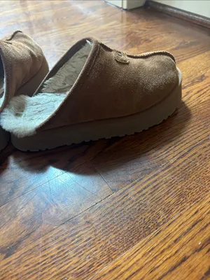 UGG Women’s Slippers thumbnail 2